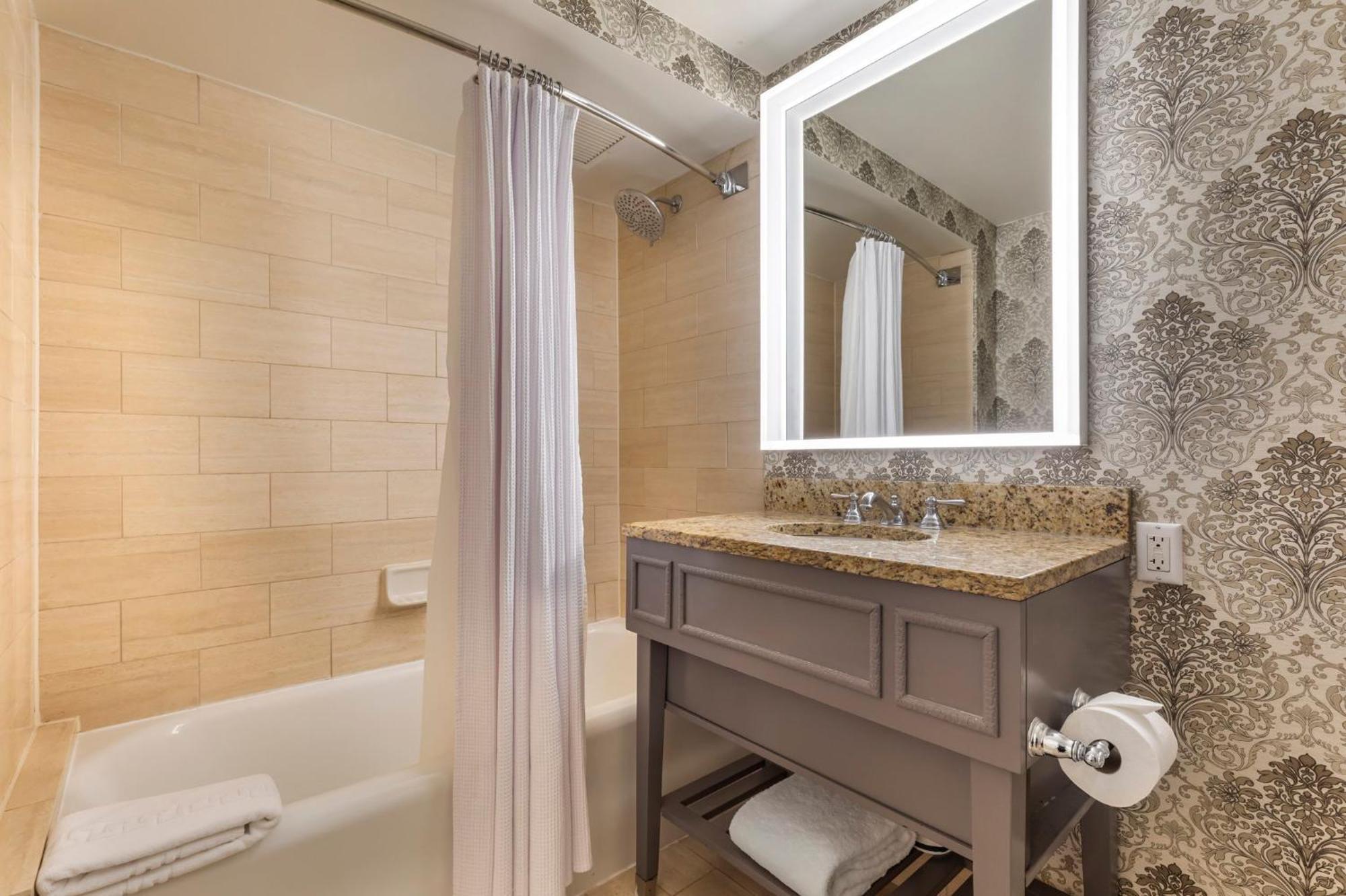 Hotel Omni Shoreham 4*